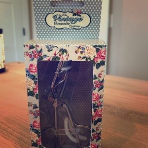 💋The VINTAGE Cosmetic Company Eyelash Curler